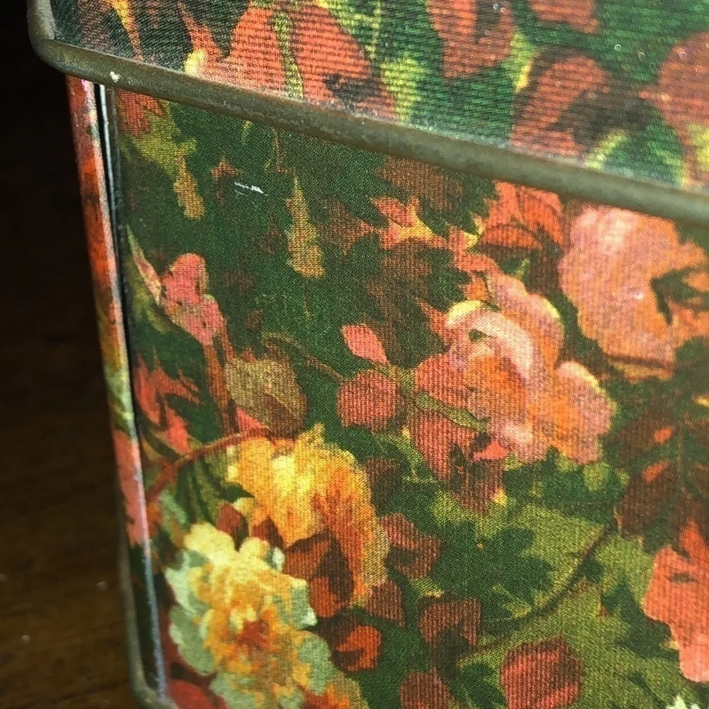 Victoria’s Secret Vintage Floral Victorian Collectible Tin